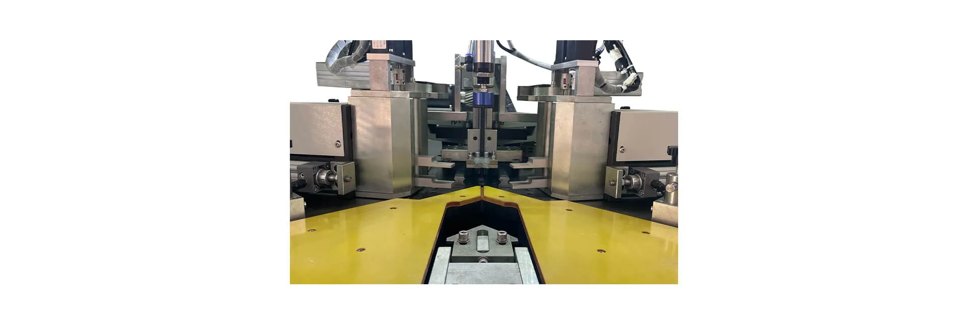 INO HERCULES CNC Угловая обжимная машина