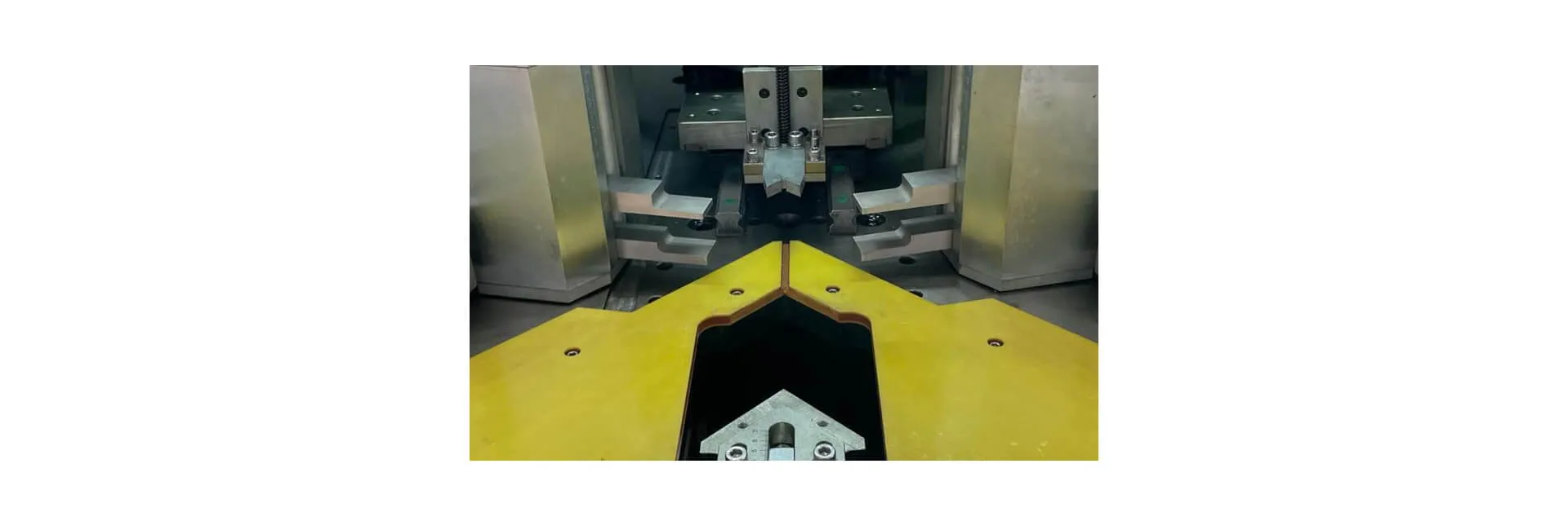 INO HERCULES CNC Угловая обжимная машина